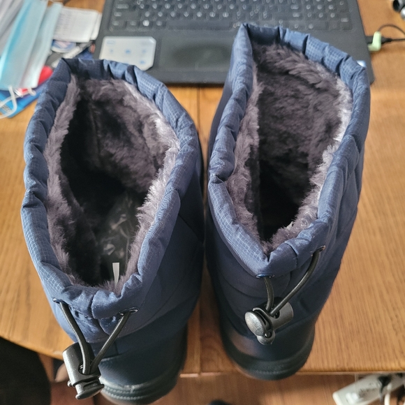 Man's Snow Boots - Picture 9 of 9